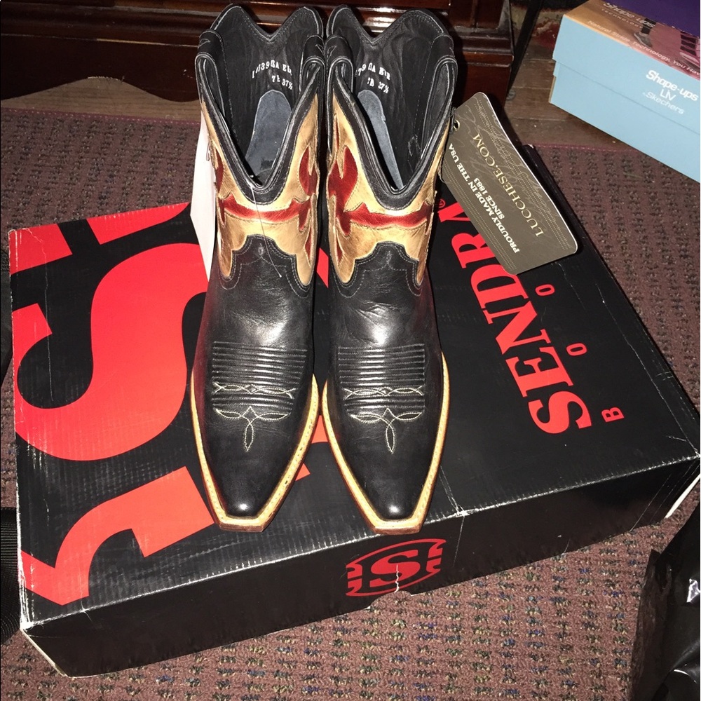 Womens Charlie Horse Lucchese short cowboy boots